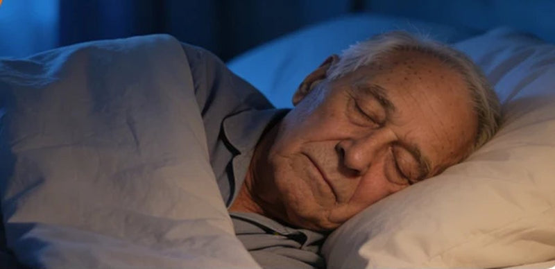 Signore anziano che dorme